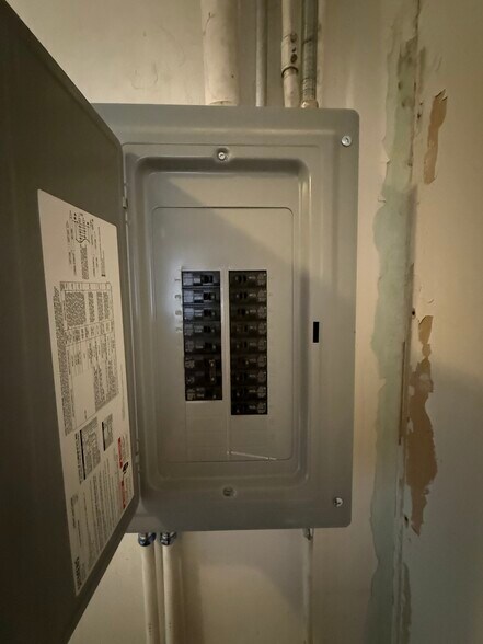 More Photos Of 1156 San Carlos Ave, San Carlos Storefront For Lease