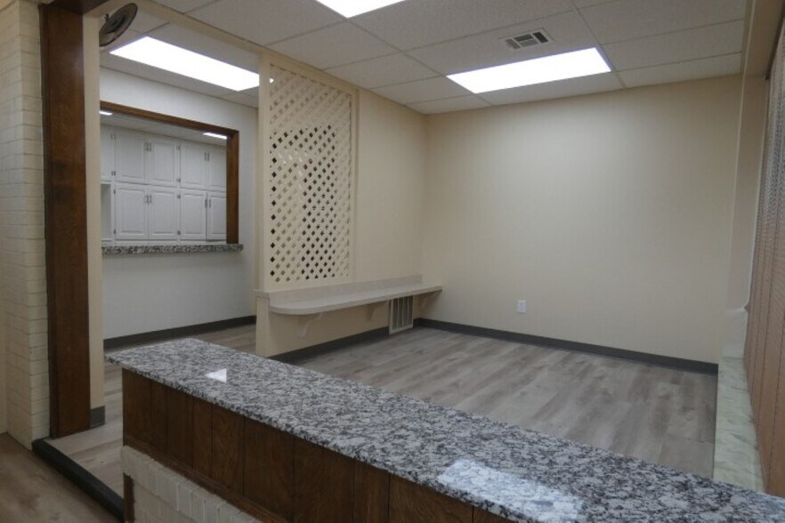 More Photos Of 2101 NW Ferris Ave, Lawton Office For Sale