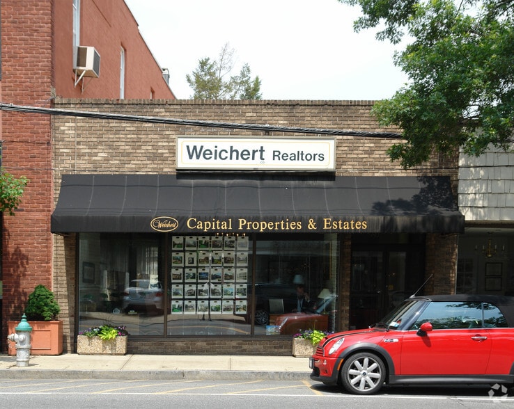 More Photos Of 2090 Boston Post Rd, Larchmont Office For Lease