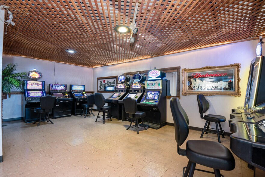 More Photos Of 3900 Carter Way, Wellington Bar For Sale