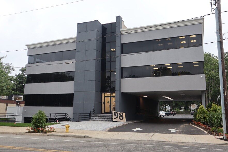 Primary Photo Of 98 Maple Ave, Smithtown Office For Lease