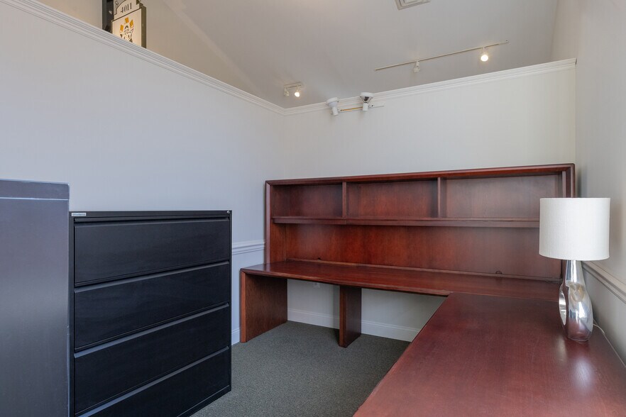 More Photos Of 10470-10476 Armstrong St, Fairfax Medical For Sale