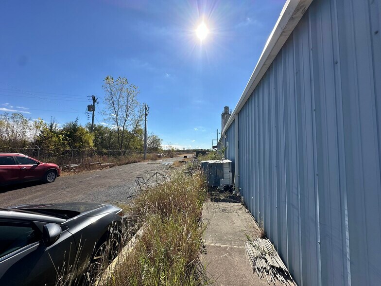 More Photos Of 611 Azalea Dr, Muskogee Warehouse For Sale