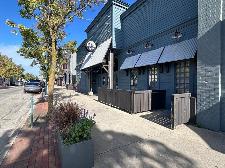 More Photos Of 423 S Union St, Traverse City General Retail For Sale