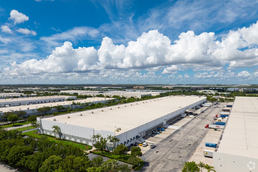 More Photos Of 10801 NW 103rd St, Medley Distribution For Lease