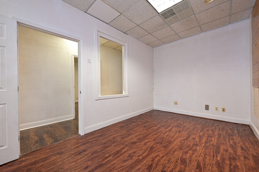 More Photos Of 5625 Cypress Creek Pky, Houston Office For Sale