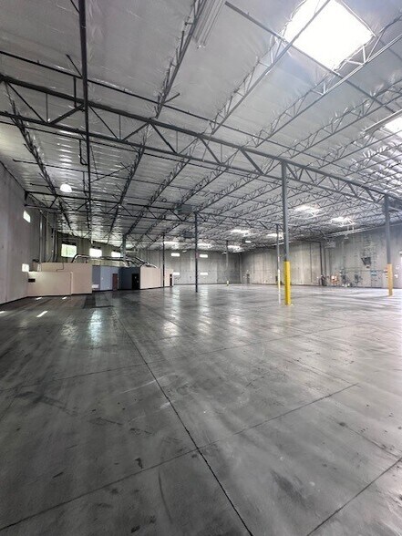 More Photos Of 7521 Eastgate Rd, Henderson Warehouse For Lease