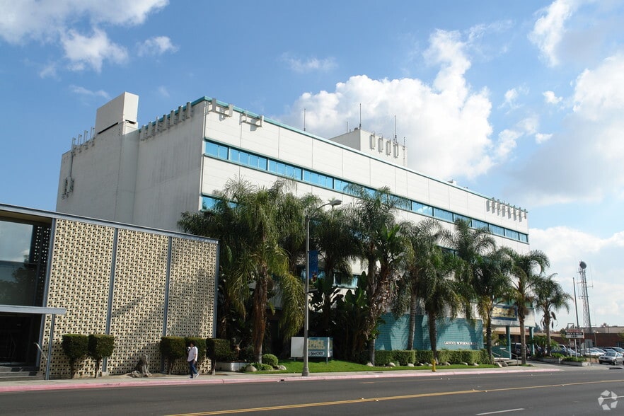 More Photos Of 5220 Clark Ave, Lakewood Office For Sale