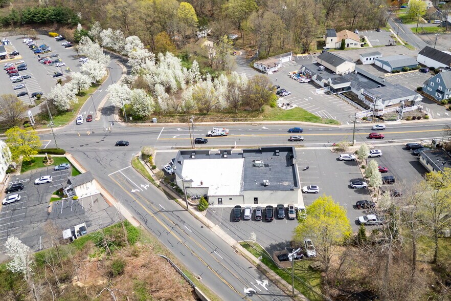 More Photos Of 474 N Main St, Southington Storefront For Lease