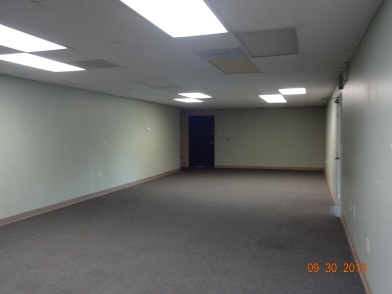 More Photos Of 821 SW Us-40 Hwy, Blue Springs Freestanding For Lease