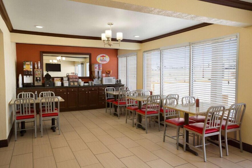 More Photos Of 4120 Williams Ave, Woodward Hotel For Sale