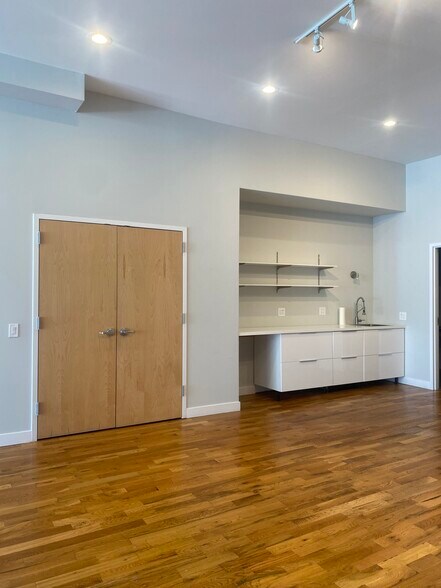 More Photos Of 4536 N Ravenswood Ave, Chicago Office Residential For Lease