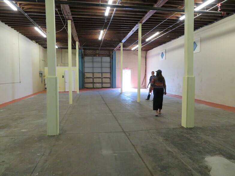 More Photos Of 801 8th Ave W, Palmetto Showroom For Sale