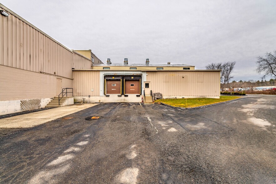 More Photos Of 128-148 Bartlett St, Marlborough Warehouse For Lease