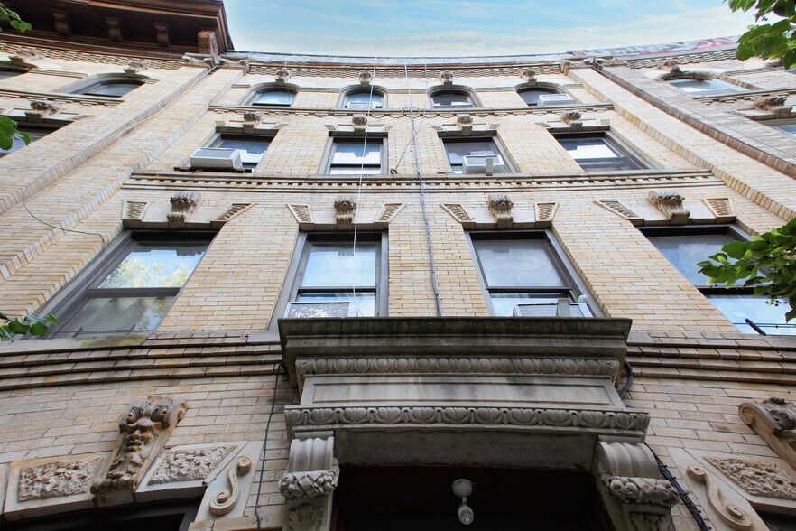 More Photos Of 137 Starr St, Brooklyn Apartments For Sale