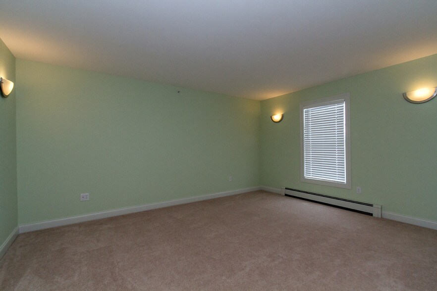 More Photos Of 72 Elm St, Camden Hospitality For Sale