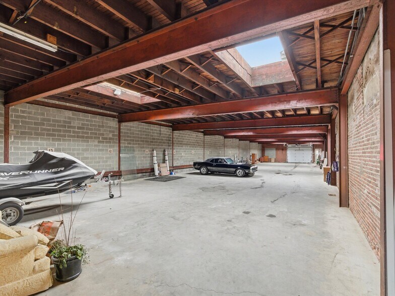 More Photos Of 121-123 E King St, Lancaster Office Residential For Sale