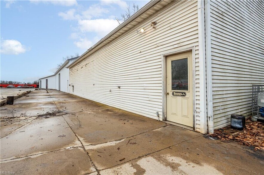 More Photos Of 15355 Old Lincoln Way, Dalton Light Manufacturing For Sale