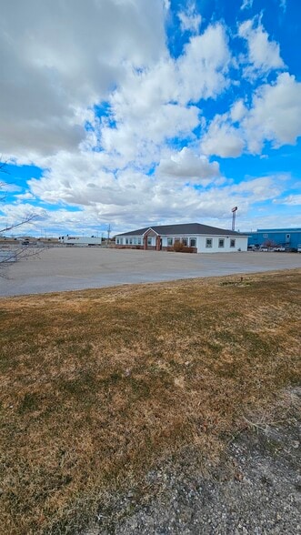 More Photos Of 2535 N Boulevard, Idaho Falls Office For Lease