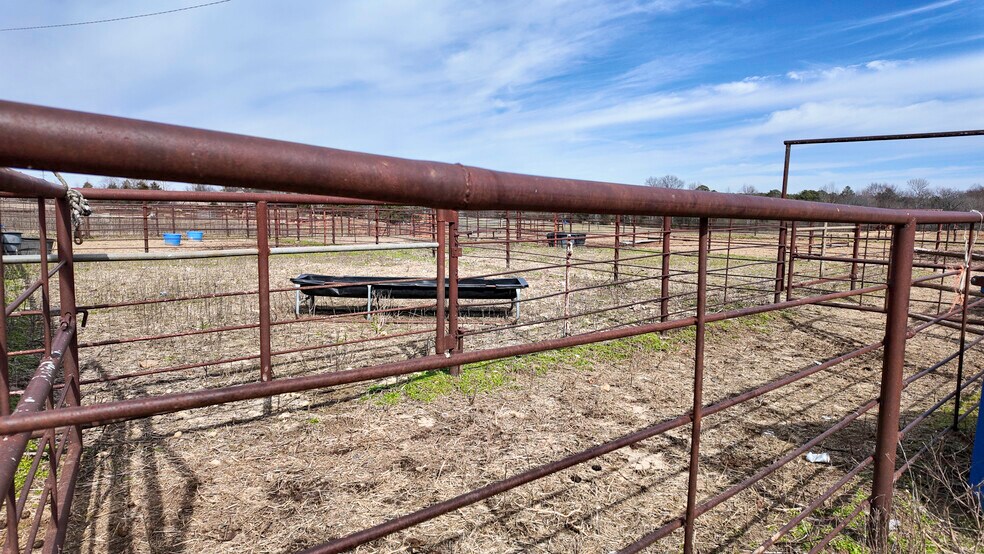More Photos Of 99 Stacks Dr, Damascus Horse Stables For Sale