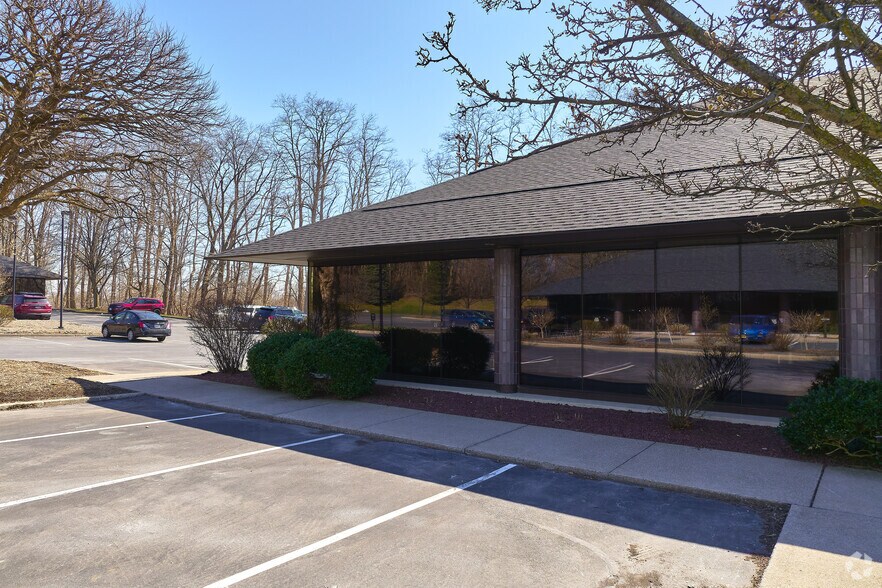 More Photos Of 170 Linden Oaks Dr, Rochester Office For Sale