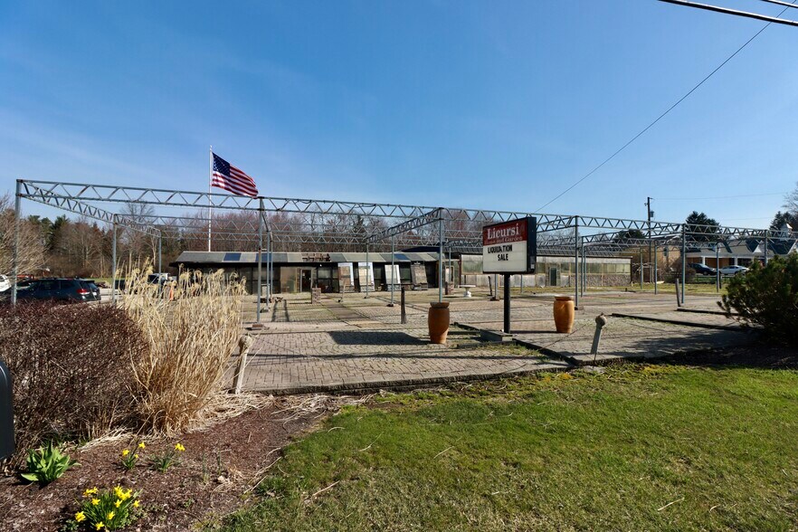 More Photos Of 8265 Euclid Chardon Rd, Kirtland Garden Center For Sale