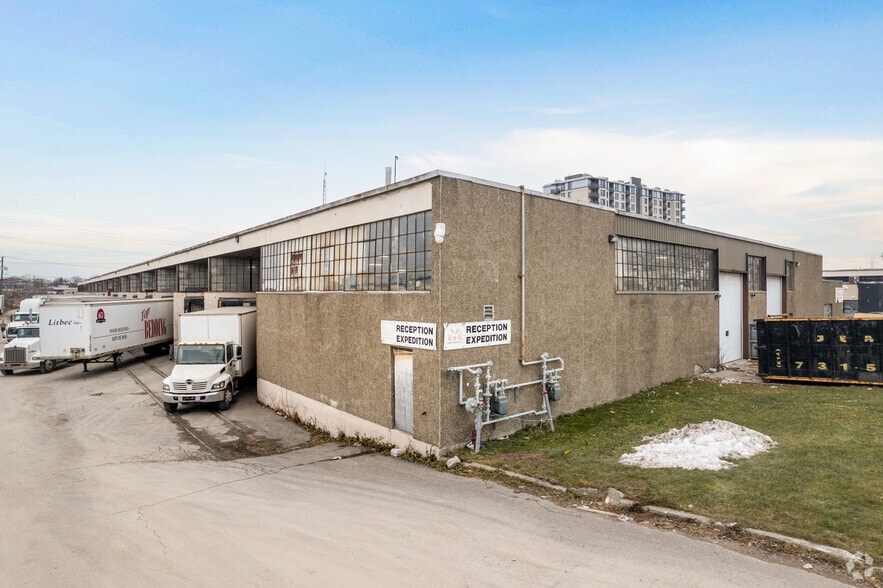 Primary Photo Of 5675 Boul des Grandes-Prairies, Montréal Warehouse For Lease