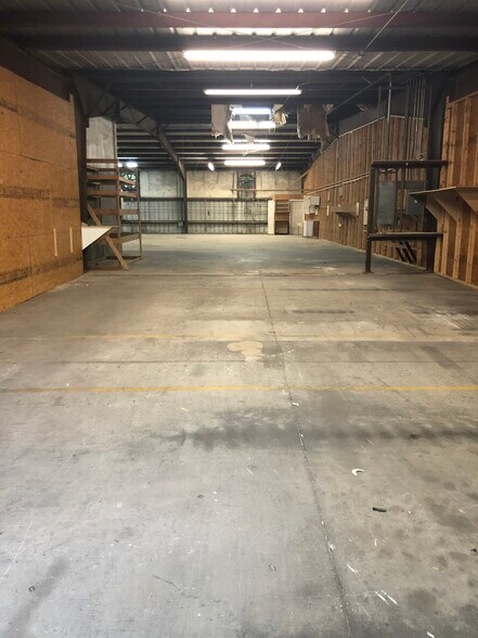 More Photos Of 3511 Century Blvd, Lakeland Warehouse For Lease
