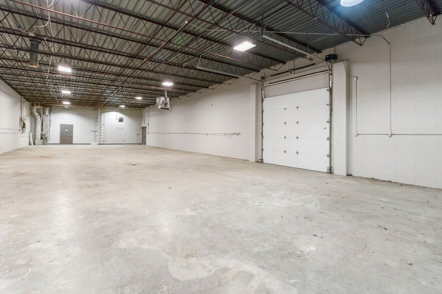 More Photos Of 1920 N National Ave, Springfield Warehouse For Lease