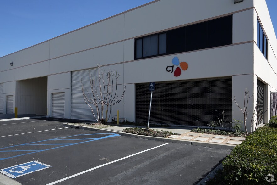More Photos Of 4587-4591 Firestone Blvd, South Gate Warehouse For Lease