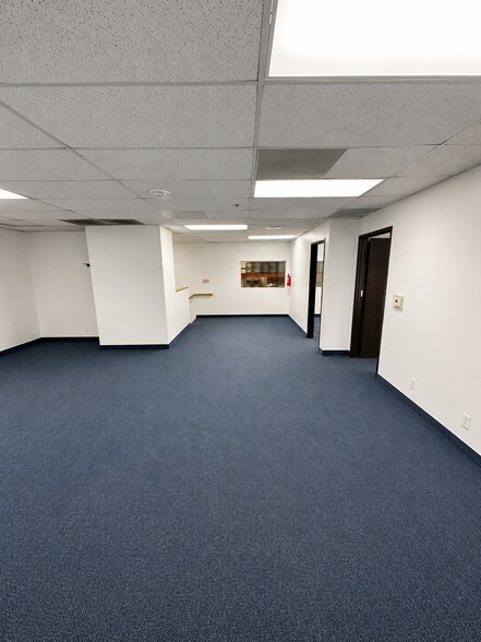 More Photos Of 24900 Anza Dr, Valencia Warehouse For Lease