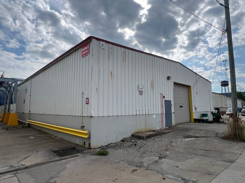 More Photos Of 28960 Lakeland Blvd, Wickliffe Unknown For Lease