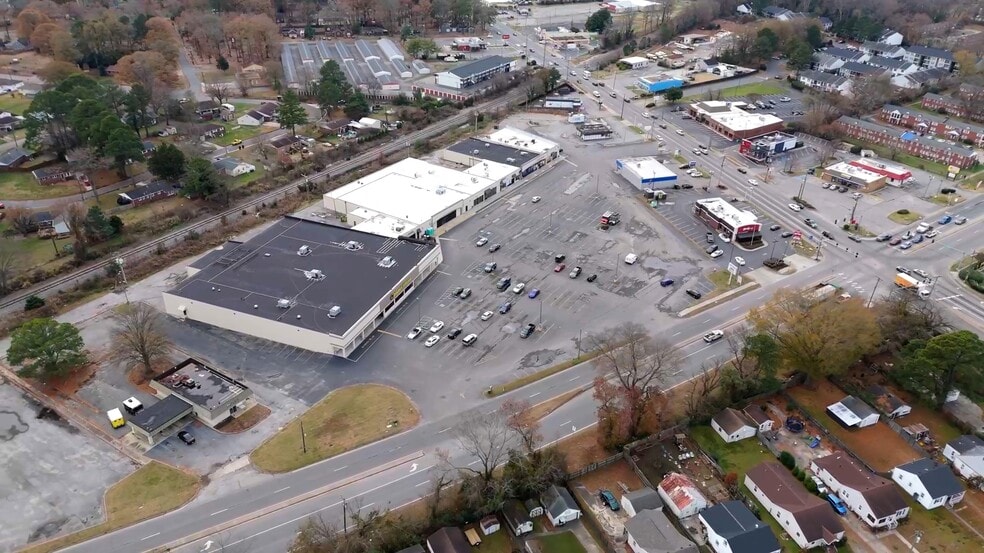 More Photos Of 1921 Victory Blvd, Portsmouth Unknown For Lease