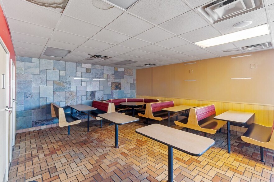 More Photos Of 2058 Portland Ave, Louisville Freestanding For Lease