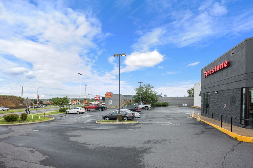 More Photos Of 1740 E Market St, Harrisonburg Storefront Retail Office For Sale
