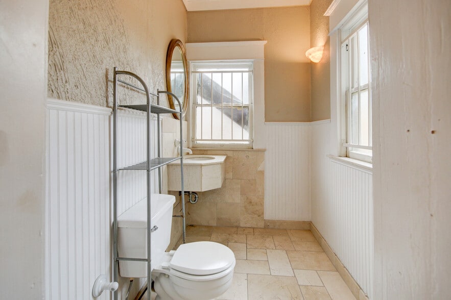 More Photos Of 239 Westheimer Rd, Houston Office Residential For Sale