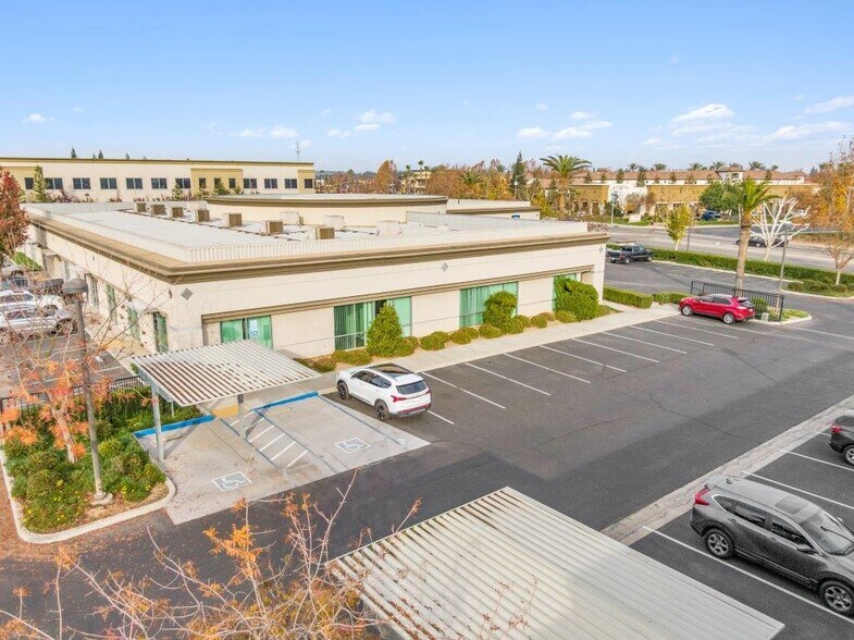 More Photos Of 7475 N Palm Ave, Fresno Office For Lease