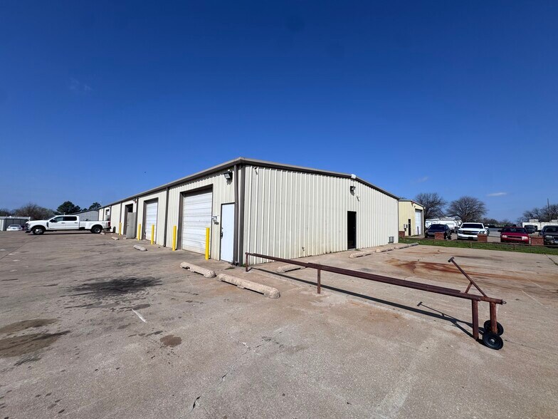 More Photos Of 102 S 111th Ave, Tulsa Warehouse For Sale