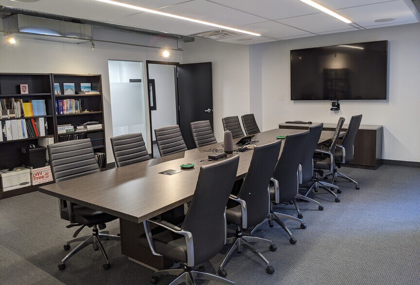 More Photos Of 372 Bay St, Toronto Office For Lease