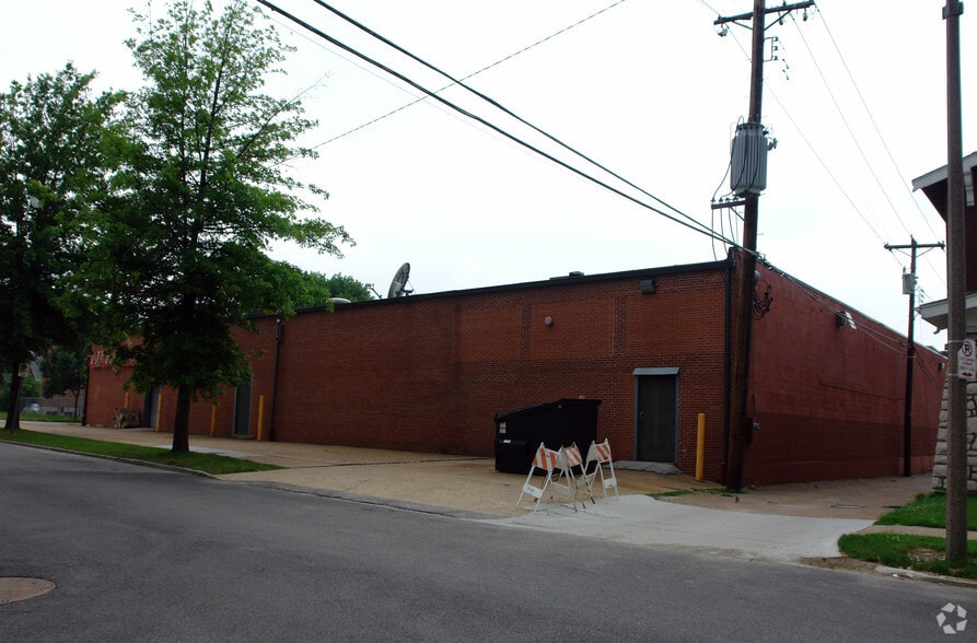 More Photos Of 5550 S Grand Blvd, Saint Louis Drugstore For Lease