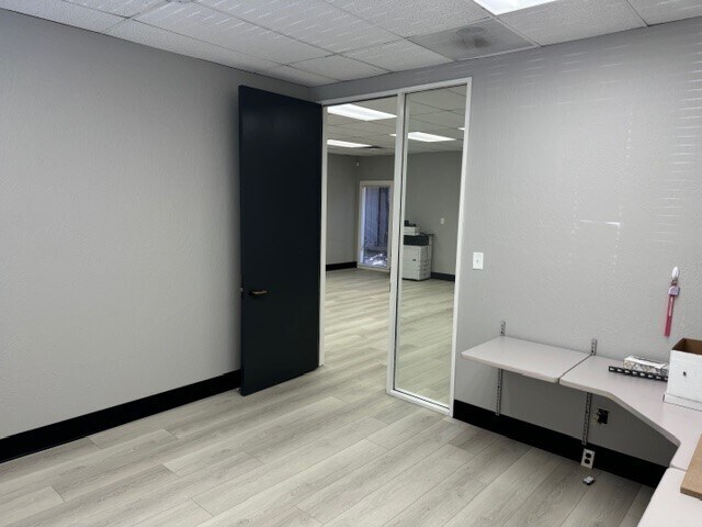More Photos Of 1035 W Robinhood Dr, Stockton Office For Lease