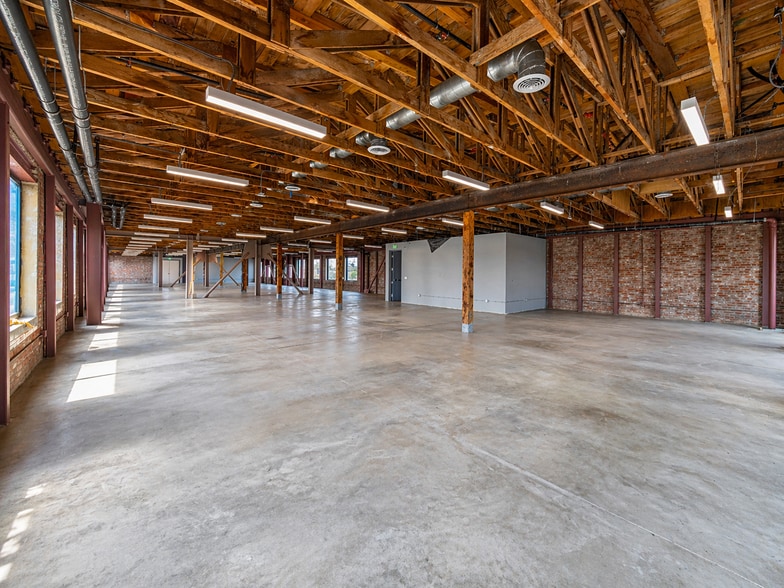 More Photos Of 440 Seaton St, Los Angeles Loft Creative Space For Sale