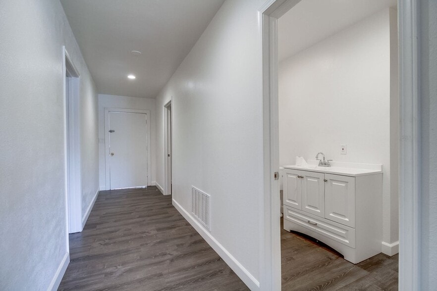 More Photos Of 9958-9960 Campo Rd, Spring Valley Office Residential For Lease