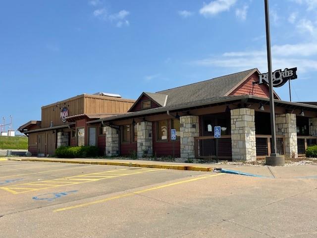 More Photos Of 3704 Faraon St, Saint Joseph Restaurant For Lease