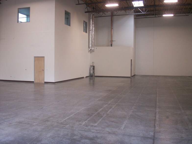 More Photos Of 2972 Columbia St, Torrance Warehouse For Lease