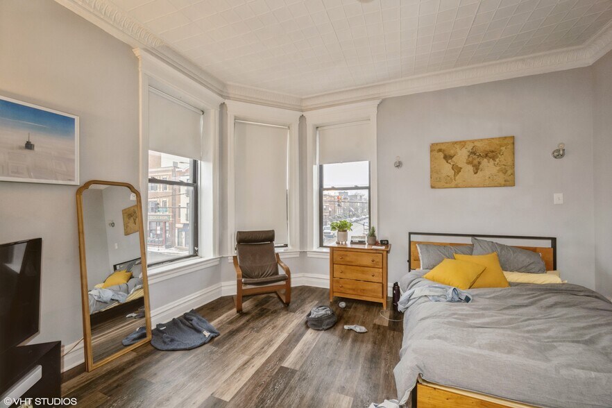 More Photos Of 1956 W Armitage Ave, Chicago Storefront Retail Residential For Sale