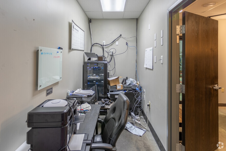 More Photos Of 6550 Hamilton Lebanon Rd, Monroe Warehouse For Sale