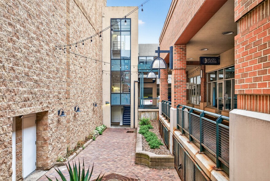 More Photos Of 3925 W 50th St, Edina Storefront Retail Office For Lease