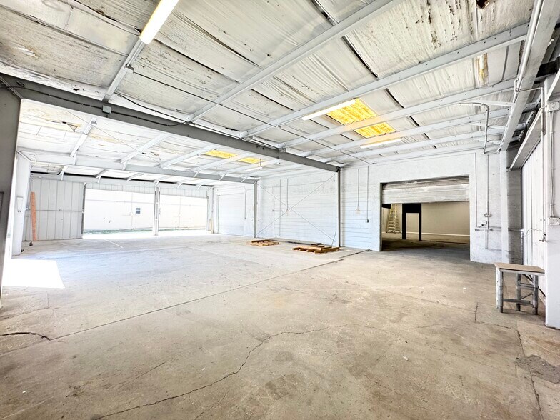 More Photos Of 3160 N 46th Ave, Saint Petersburg Warehouse For Sale