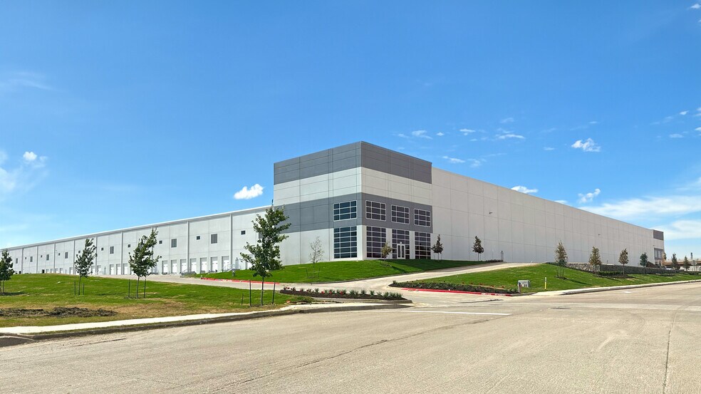 More Photos Of 3901 N Sylvania Ave, Fort Worth Warehouse For Sale